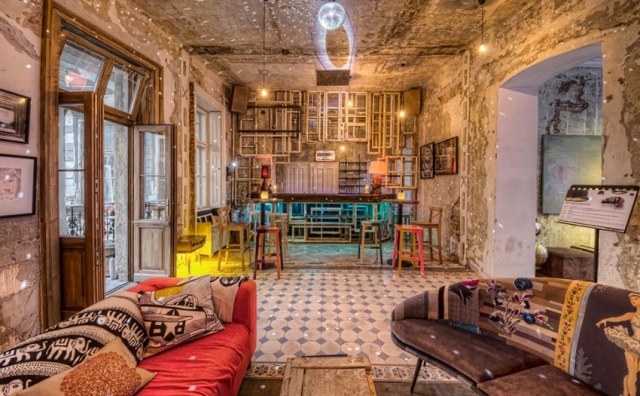 Boutique-hotel-pre-umelcov-unikátne-predstavené-svetelné efekty-diskotéka