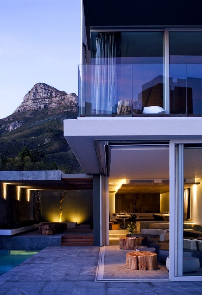 boutique hotel Kapské mesto Butikový hotel s posuvnými dverami a sklenenými podmi v Kapskom meste