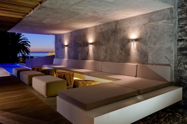 rohová sedačka večerný designový hotel kapské mesto dizajnový hotel s rohovou sedačkou a podomom v Kapskom meste