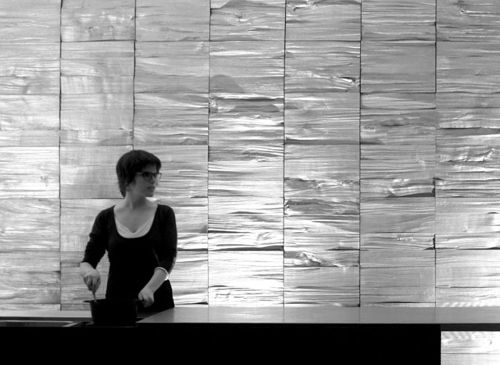 Drevená panelová dekorácia delenej drevenej steny