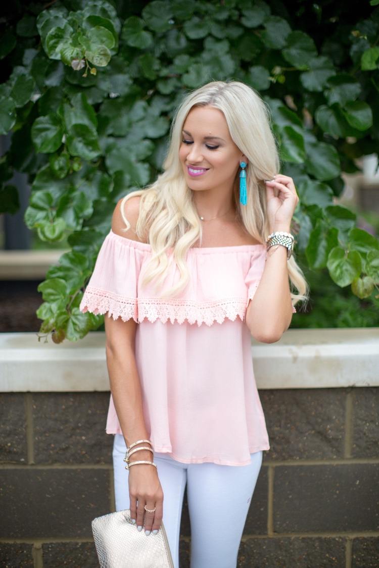 ružová blúzka bez ramienok pre letnú hnedú pokožku