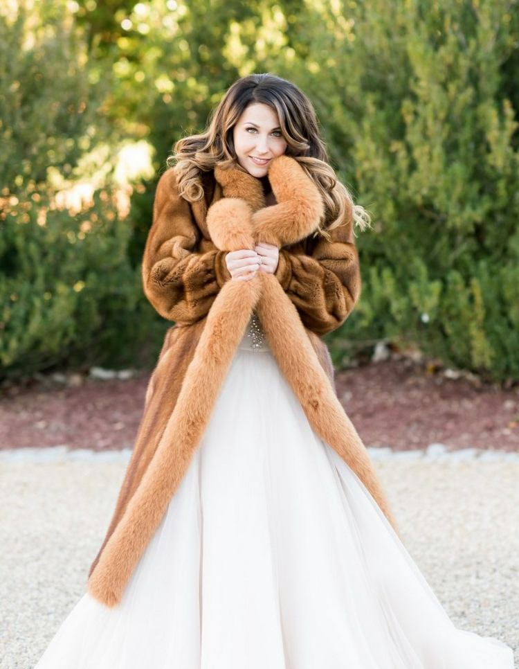 Zahrejte sa kožuchom na svadbe v zime alebo na jeseň nevesta hodiť na svadbu kabát-kožušina-hnedá-dámy-oblečenie-nevesta