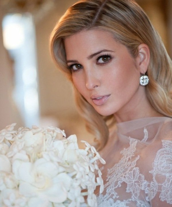 tmavé oči zvýrazňujú nápady svadobného líčenia bledé pery pleť ružová