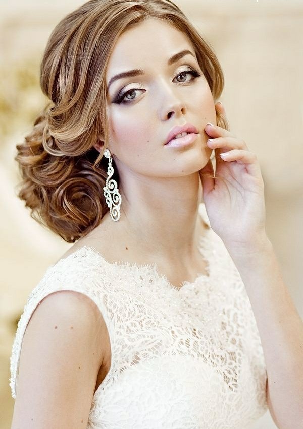 Make -up nevesta oči lícne kosti zdôrazňujú ružový rumenec