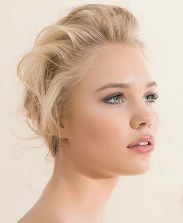 Svadobný deň ružové pery nahé oči Fond du Teint Pfirsicht