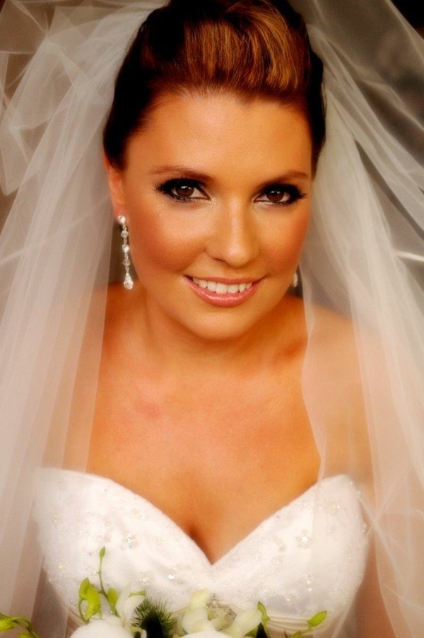 Updo závoj bronzovej farby pokožky