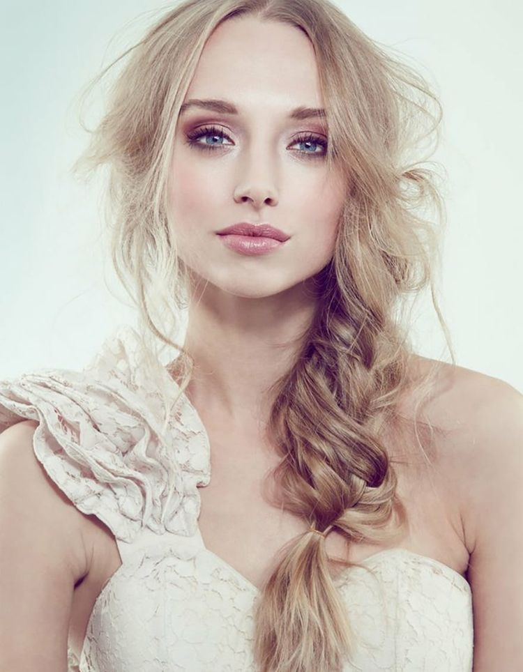 Tipy na líčenie Svadobné svadobné účesy Účesy s dlhými vlasmi