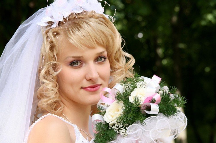 zelený očný make -up pre svadobné ružové očné tiene