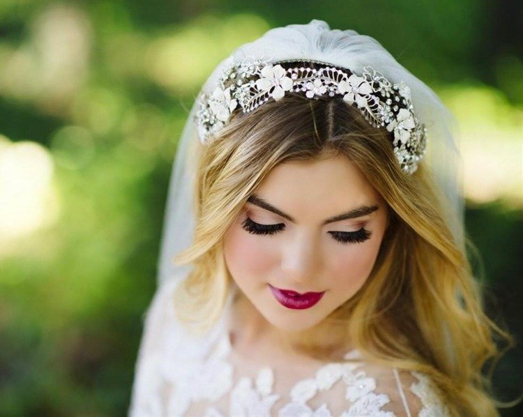 dramatické očné líčenie tmavé pery