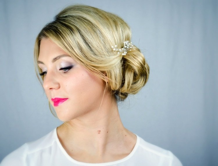 makeup nevesta ružové rúže blond vlasy svetlé očné tiene