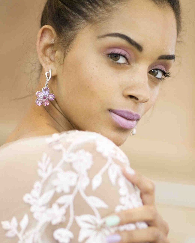 tmavá koža lila rúž očný tieň