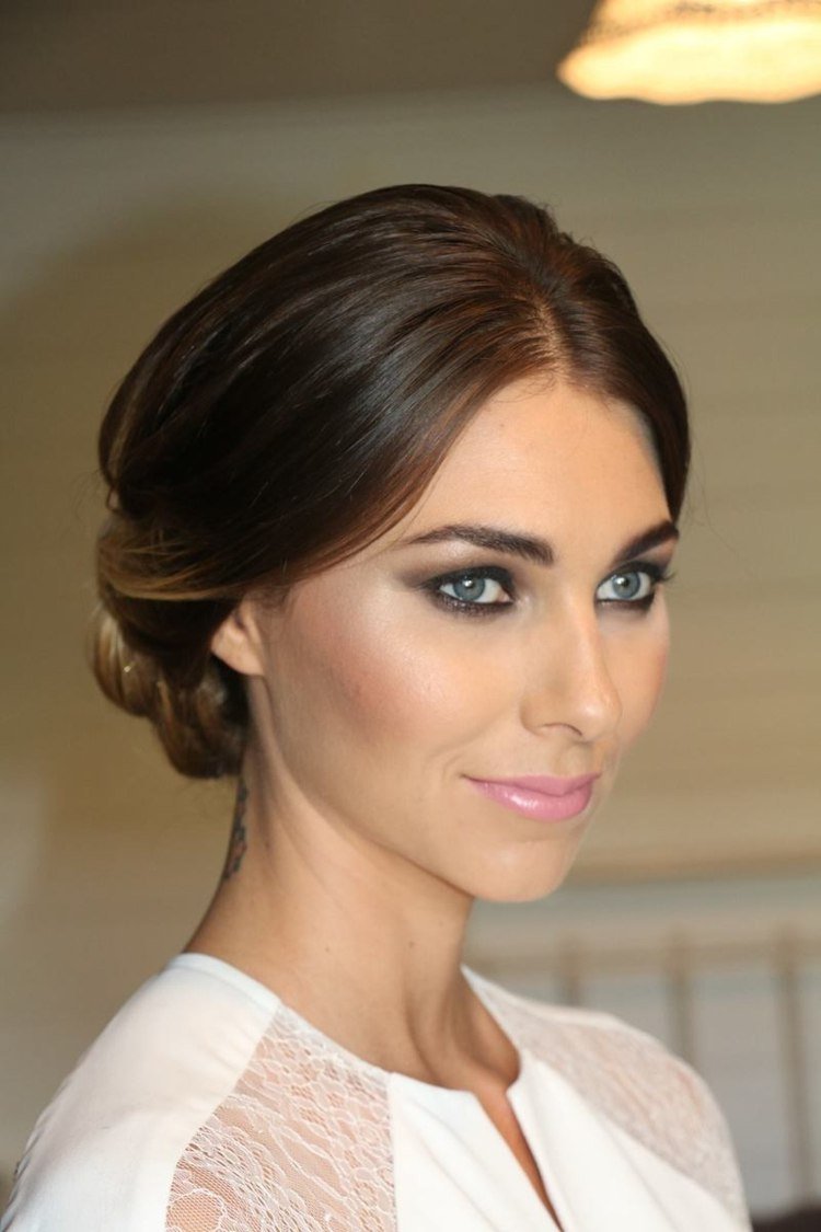 dymové oči modré oči ružové pery