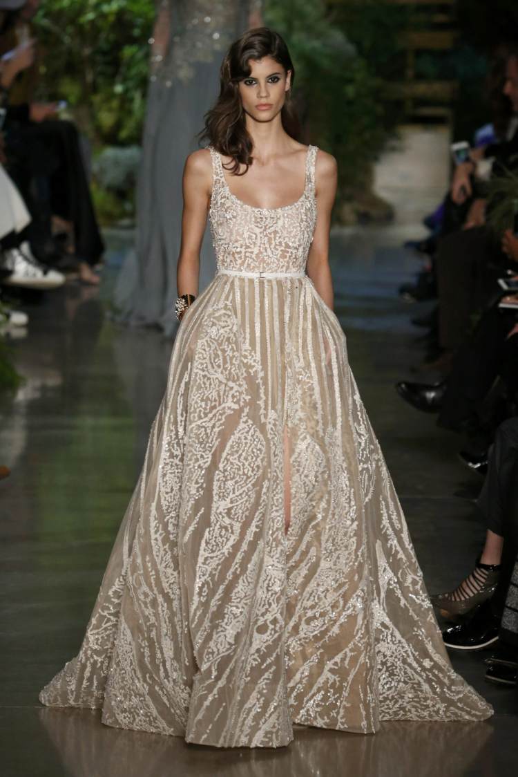 Svadobná móda s tenkými ramienkami a dekoltom nevesta móda elie saab výšivky strieborné hodvábne ramienka