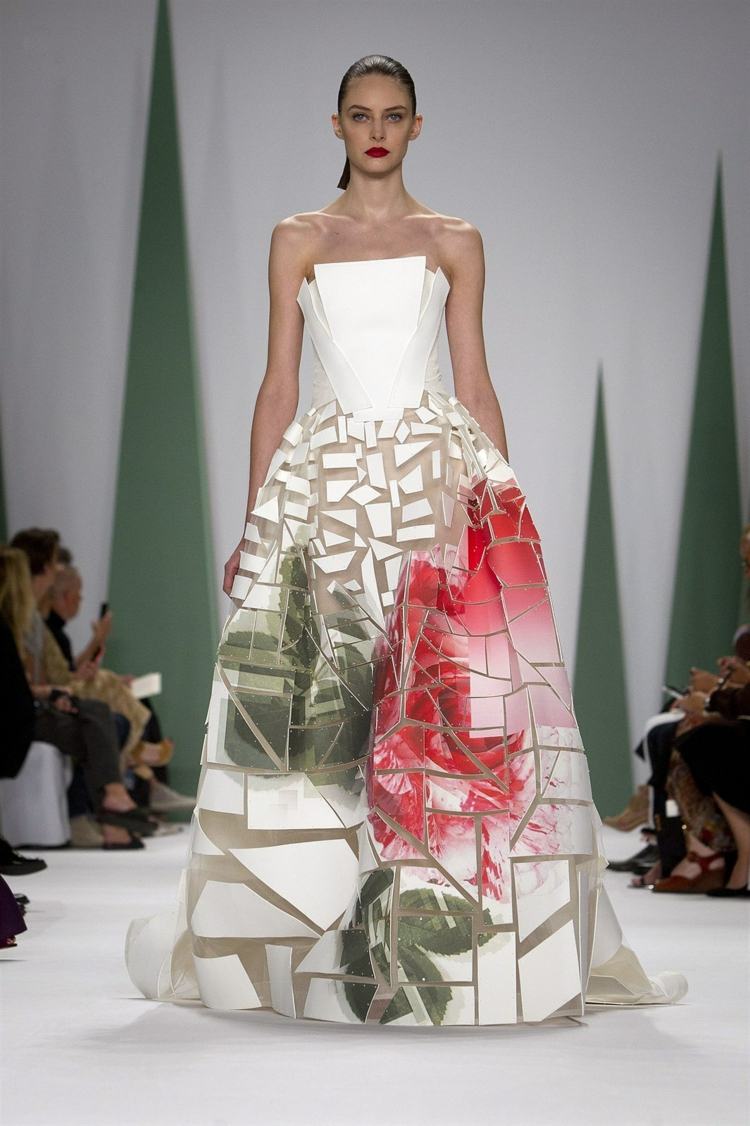 Svadobná móda s geometrickými detailmi a kvetinovým motívom nevesta móda herrera geometrický dizajn kvetinové motívy