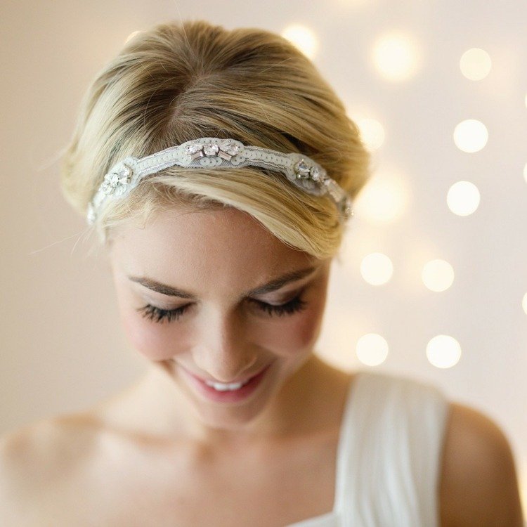 updo diadem flitrová mašľa v retro štýle blond