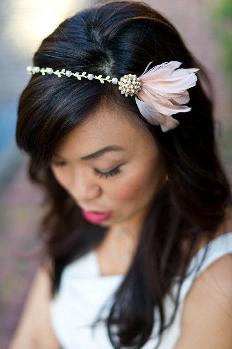 jemná čelenka svadobný účes otvorený pierkový kvet