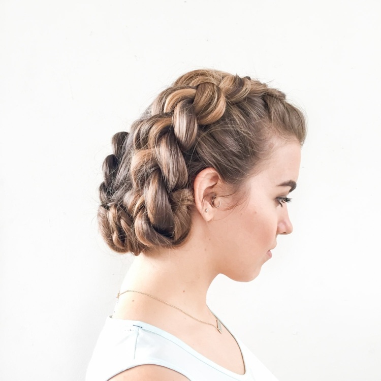 Zapnite vrkoče svadobný účes-zapletené-rovné-vlasy-farba-blond-bruneta-vysoký-špendlík