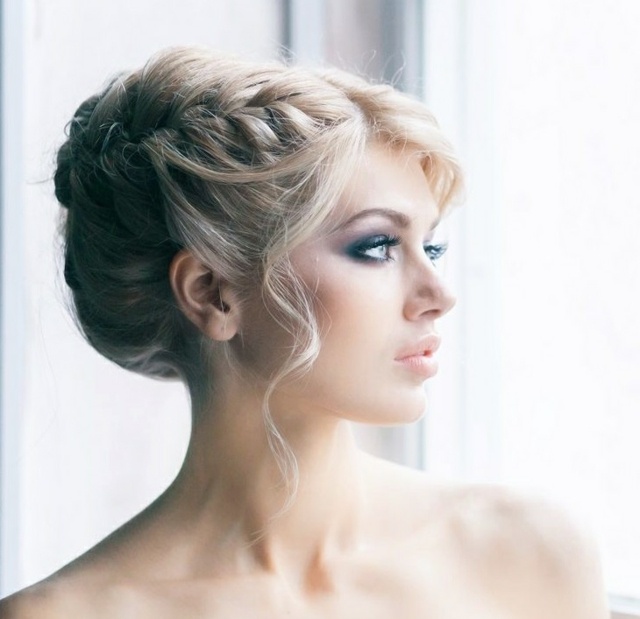 Účes v tvári-bokom-svadobný účes-pripnutý