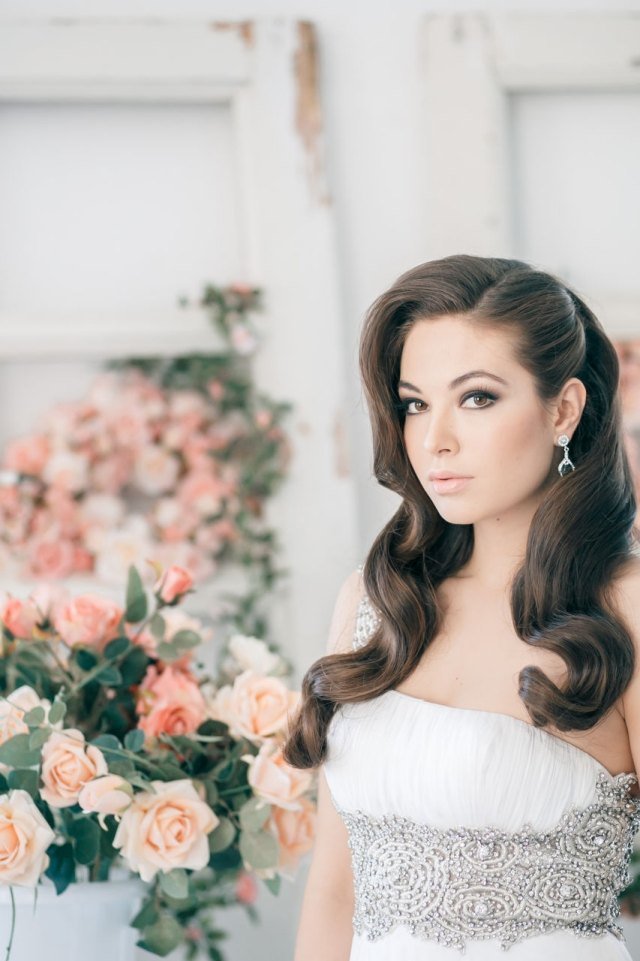 vinobranie účes vlny a kučery vlasy styling svadobné nápady