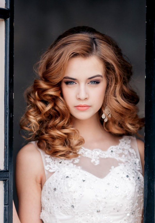 Svadobný účes-objemné-kučery-nápady-dlhé vlasy