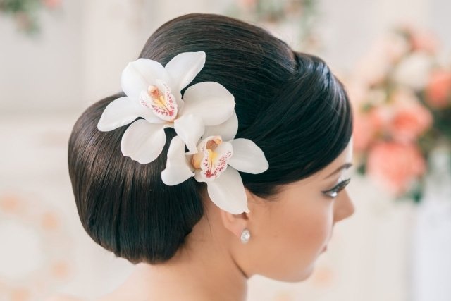 Updo-a-objemná drdol-chignon-vlasy-kvet-orchidea