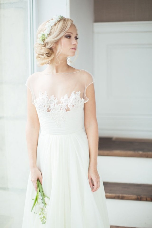 Svadobný účes-voľne nosené-jednoducho-s-kvetmi-čelenky