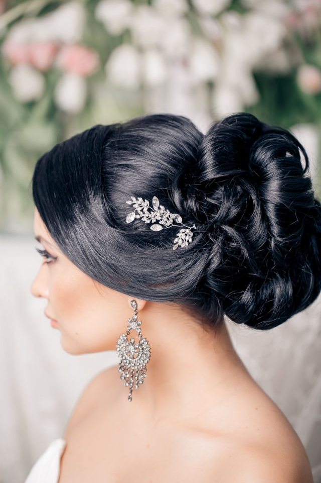 Updo-for-svadba-drdol-ofina-trblietavé efekty
