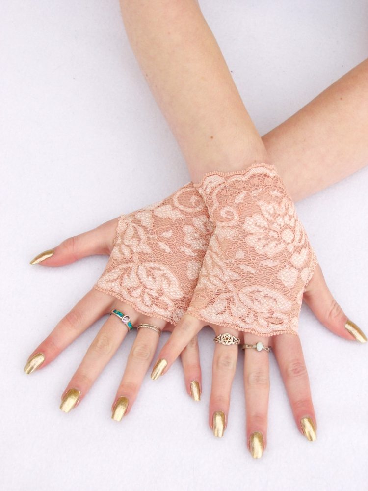 Svadobné rukavice-farba-pokožky-krátke-končeky prstov-zlaté-klince