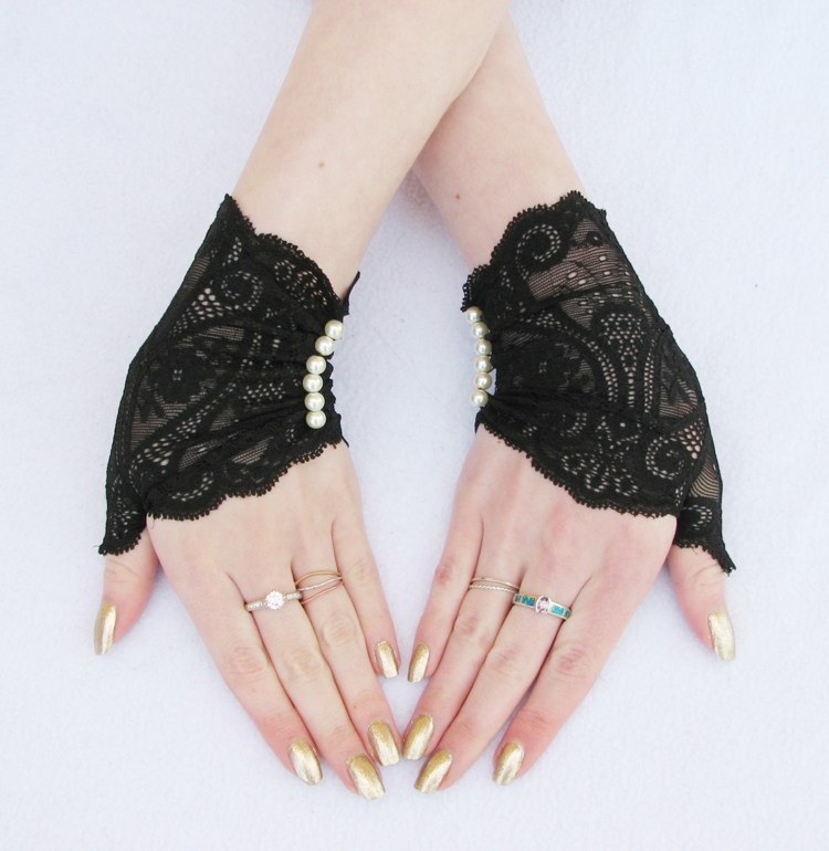 Svadobné rukavice-akcent-čierna-perla-dekorácia-prstene-dizajn nechtov-zlatá