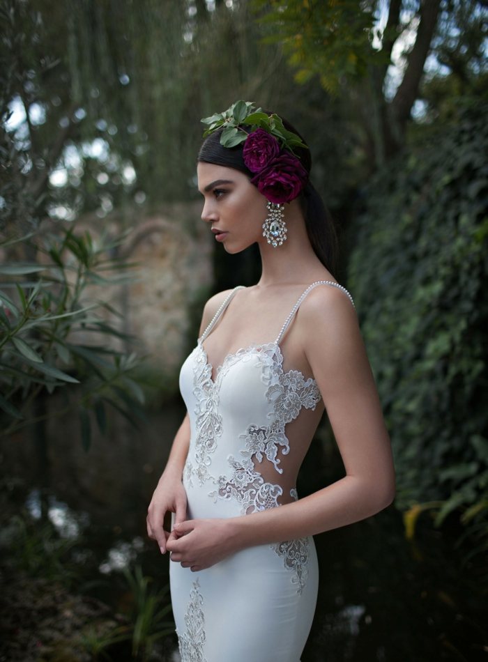 Šaty pre nevestu s ušľachtilými ramienkami z perál šaty nevesta svadobné traky traky kvety čipka