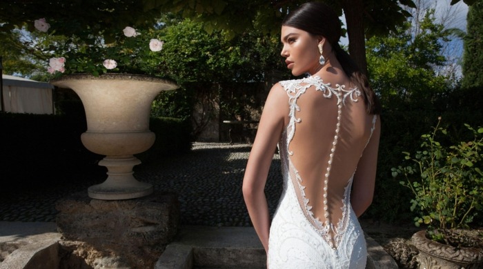 S týmto dizajnom nevesta dostane atraktívne zdobený chrbát svadobné šaty dizajn zadné gombíky výšivka berta