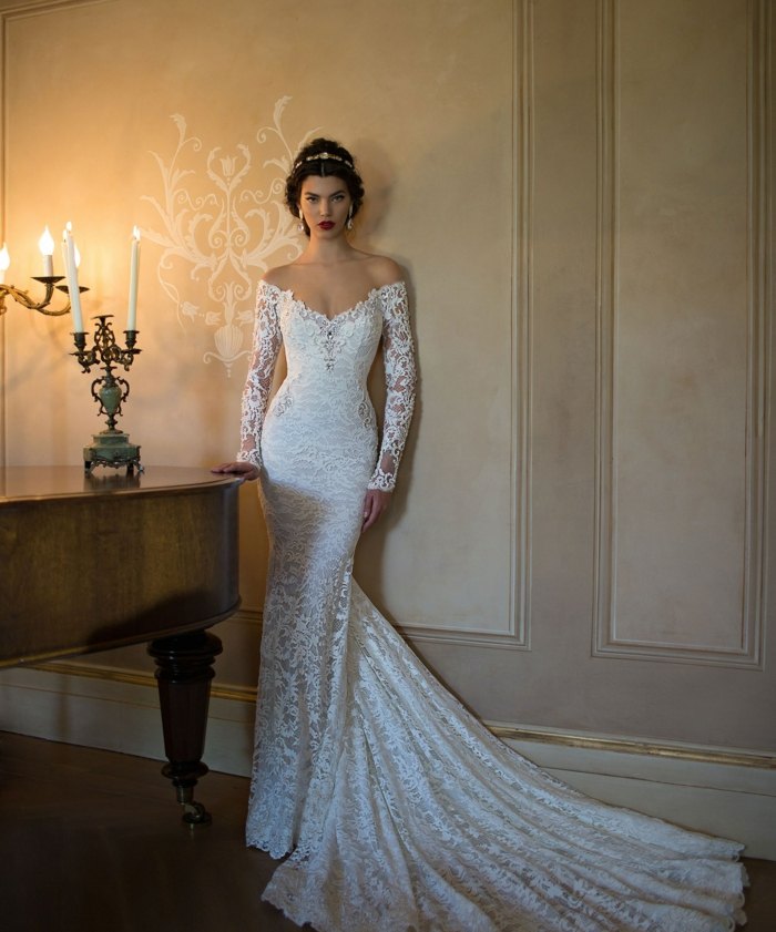 Biele svadobné šaty s dlhým rukávom vytvárajú elegantný vzhľad vláčik dekolt svadobné šaty ozdobené diadémovými updo rukávmi