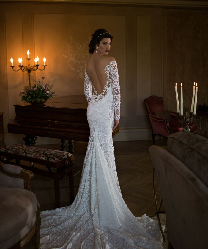 Dizajn vlečky zdôrazňuje rozprávkový vzhľad šiat dizajn svadobných šiat špicaté rukávy s dlhým rukávom trénujú obývačku