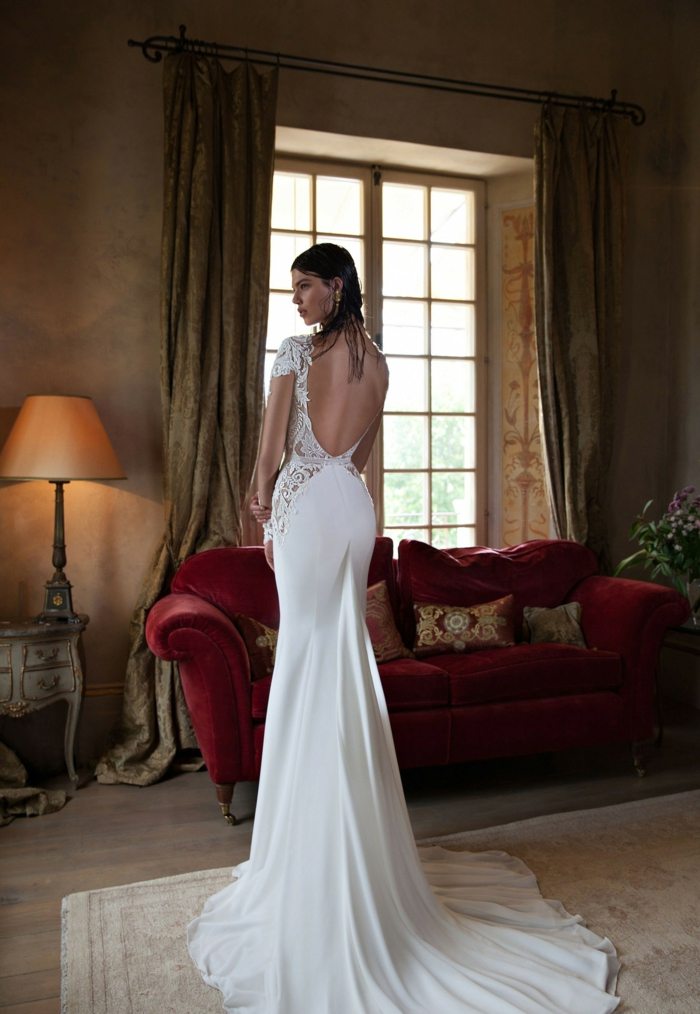 Svadobné šaty s jednoduchou sukňou v bielej farbe svadobné šaty bodycon vlečkové rukávy výšivka čipkovaný dizajn