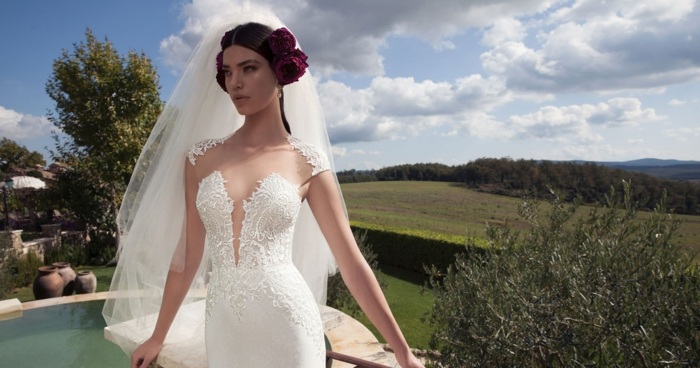 Svadobné šaty s čipkou a pekným závojom svadobný dizajn závoj nevesta kvet vlasy svadobný účes