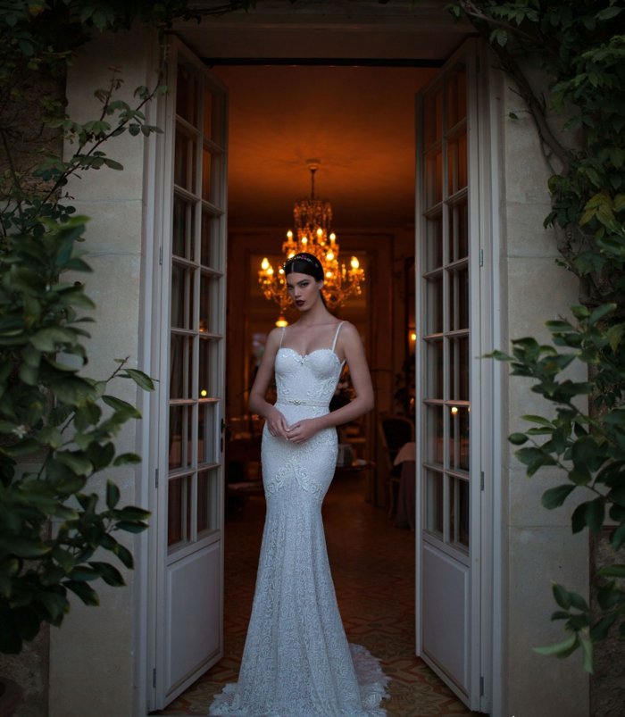 Dizajn svadobných šiat s tenkými ramienkami a jemným opaskom šaty na nosenie nevesta priliehavé dámska móda