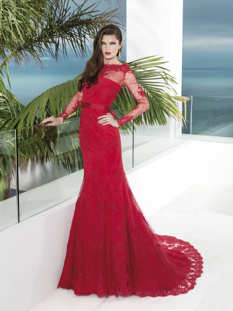 svadobné šaty-víno-červená-čipka-červená-tón-wintertyp.jpeg