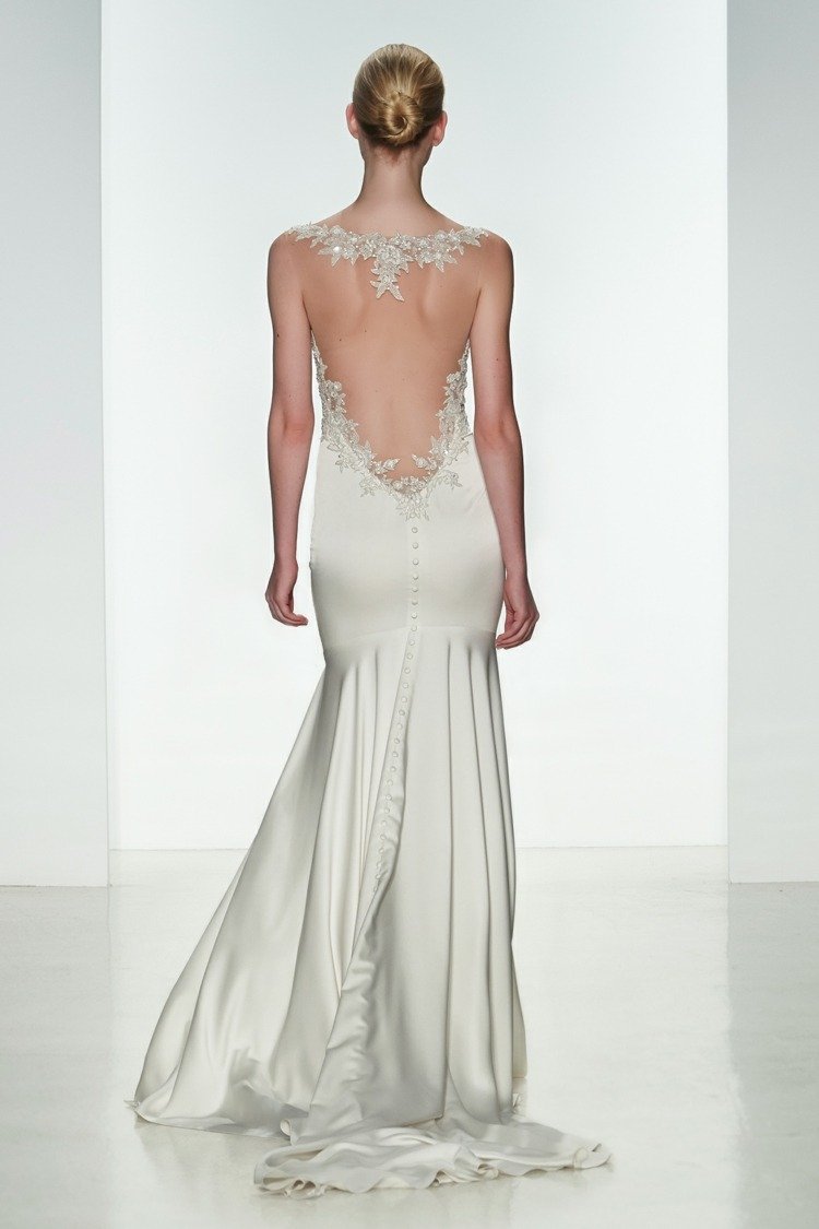 Svadobné šaty s akcentom vzadu z nádhernej výšivky výstrih zadné šaty výstrih krajkové lesklé svadobné šaty