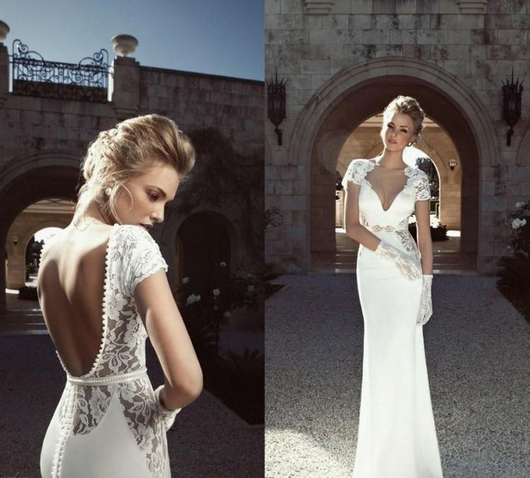 elegantné svadobné šaty objímajúce postavu bez rukávov v bielej farbe svadobné šaty-akcent-chrbát-chrbát-elegantná-čipka-perleťové-rukavice-postava-objímanie