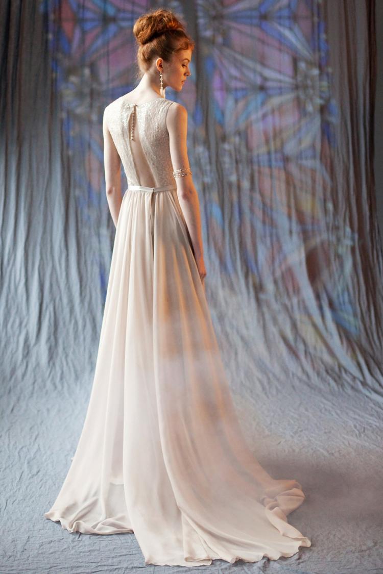 Empire line svadobné šaty kľúčová dierka zadný výstrih čipka a-line