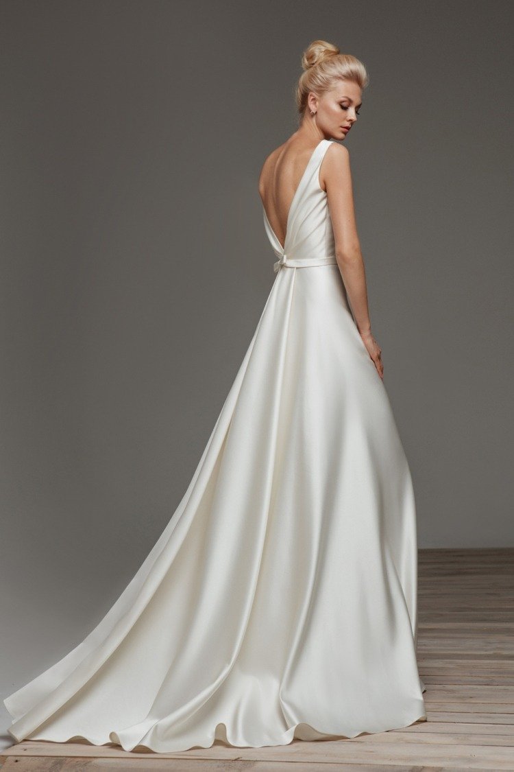 Svadobné šaty saténová slonová kosť bez ramienok Duttfisur jednoduché
