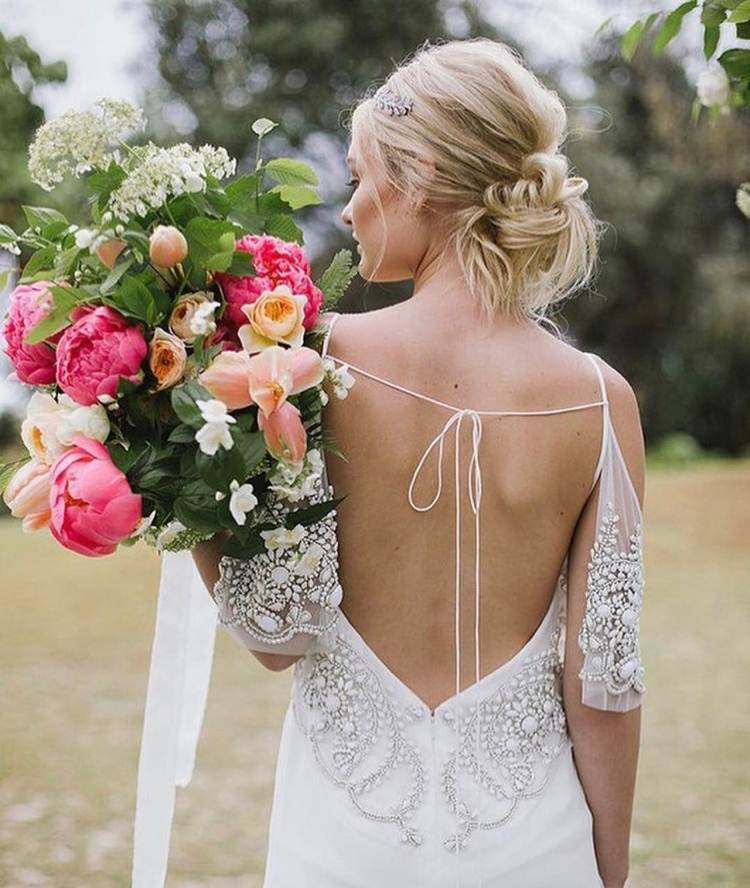 Svadobné šaty v boho štýle bez chrbta s kamienkami vyšívanými mimo ramien