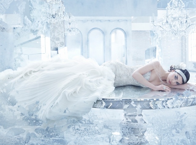 lazaro dizajn svadobných šiat korálkový vyšívaný srdiečkový výstrih bez výstrihu srdce organzovaný vláčik