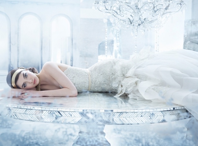 lazaro-svadobne-saty-morska panna-krajka-mimo-ramena-pasu-jednoduche-tuell-kvetinove