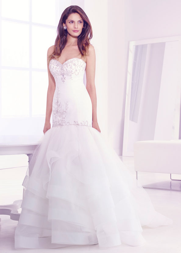 lovelle-lazaro-svadobná-kolekcia-organza-korzet-vyšívaná-viacúrovňová-tylová sukňa