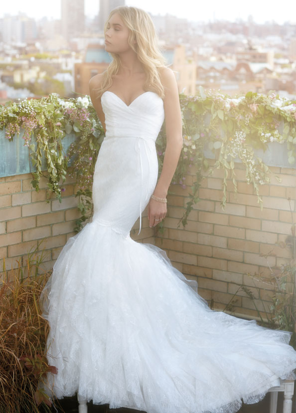 ti-adora-svadobne-saty-cipky-trubka-tyl-ramena-bez-hrezform-korzetu