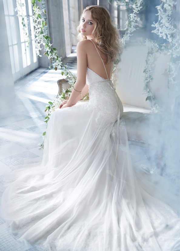 svadobné šaty alvina-valenta 2014 dizajn-dlhý-tenký-v-výstrih-odhalený-chrbát