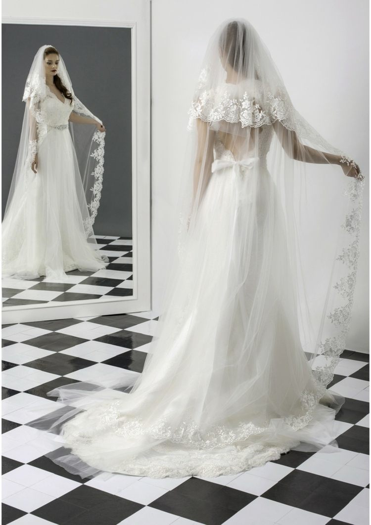 Čipkované svadobné šaty s dlhou sukňou a dlhým výstrihom