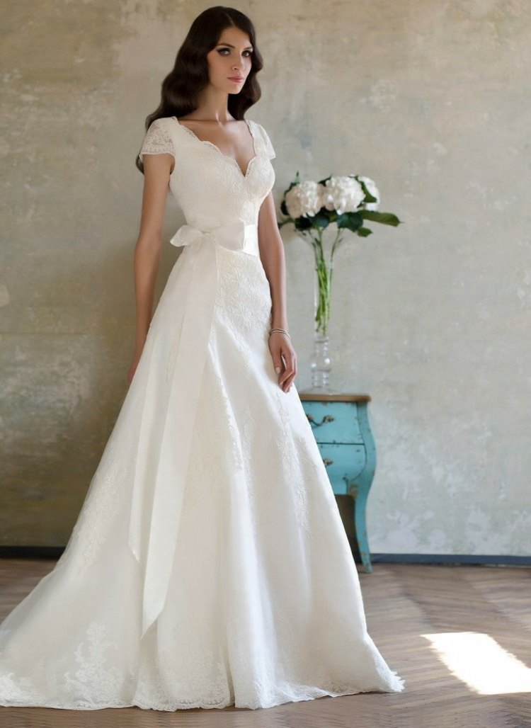 Svadobná saténová stuha s dlhou širokou sukňou