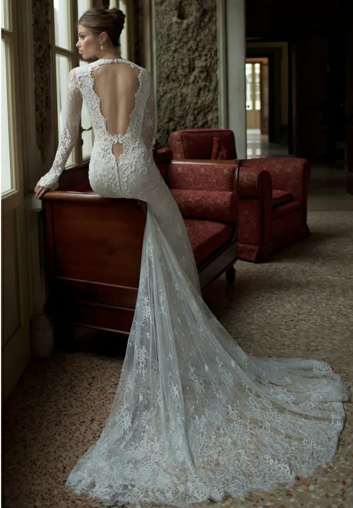 Upresnenie vyžaruje z týchto nádherných šiat od Berty magické-čipkované-šaty-so vzorom-na-čipke